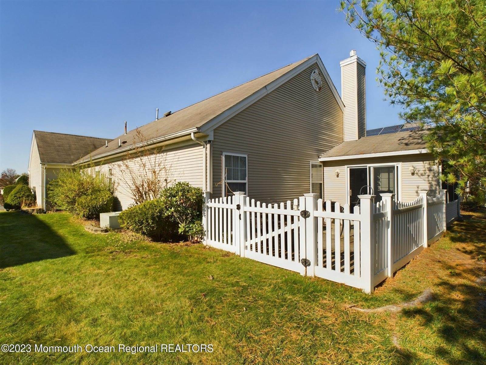 17 Neville Court, Manchester, NJ 08759