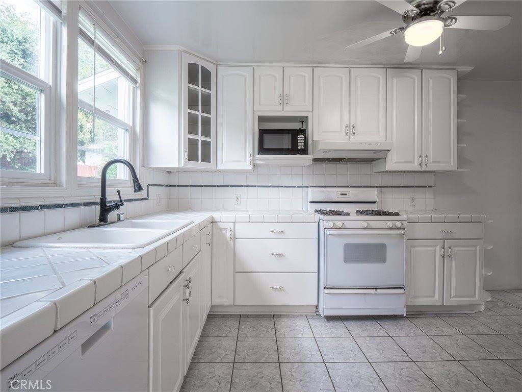 2937 Paraiso Way, La Crescenta, CA 91214