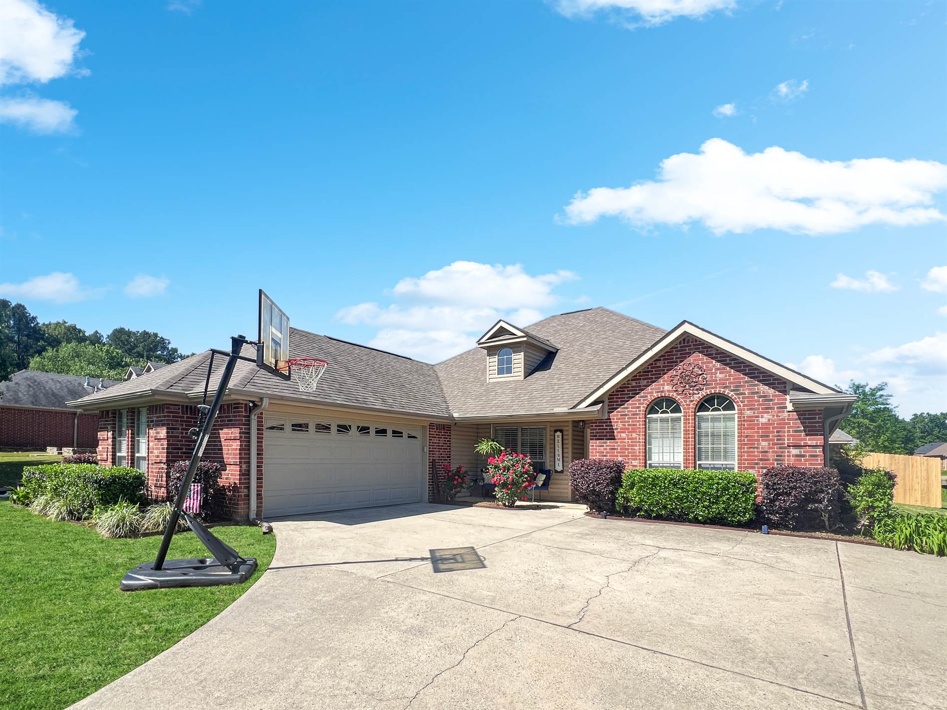 5809 Trinity Heights Dr, Texarkana, AR 71854