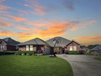 5809 Trinity Heights Dr, Texarkana, AR 71854