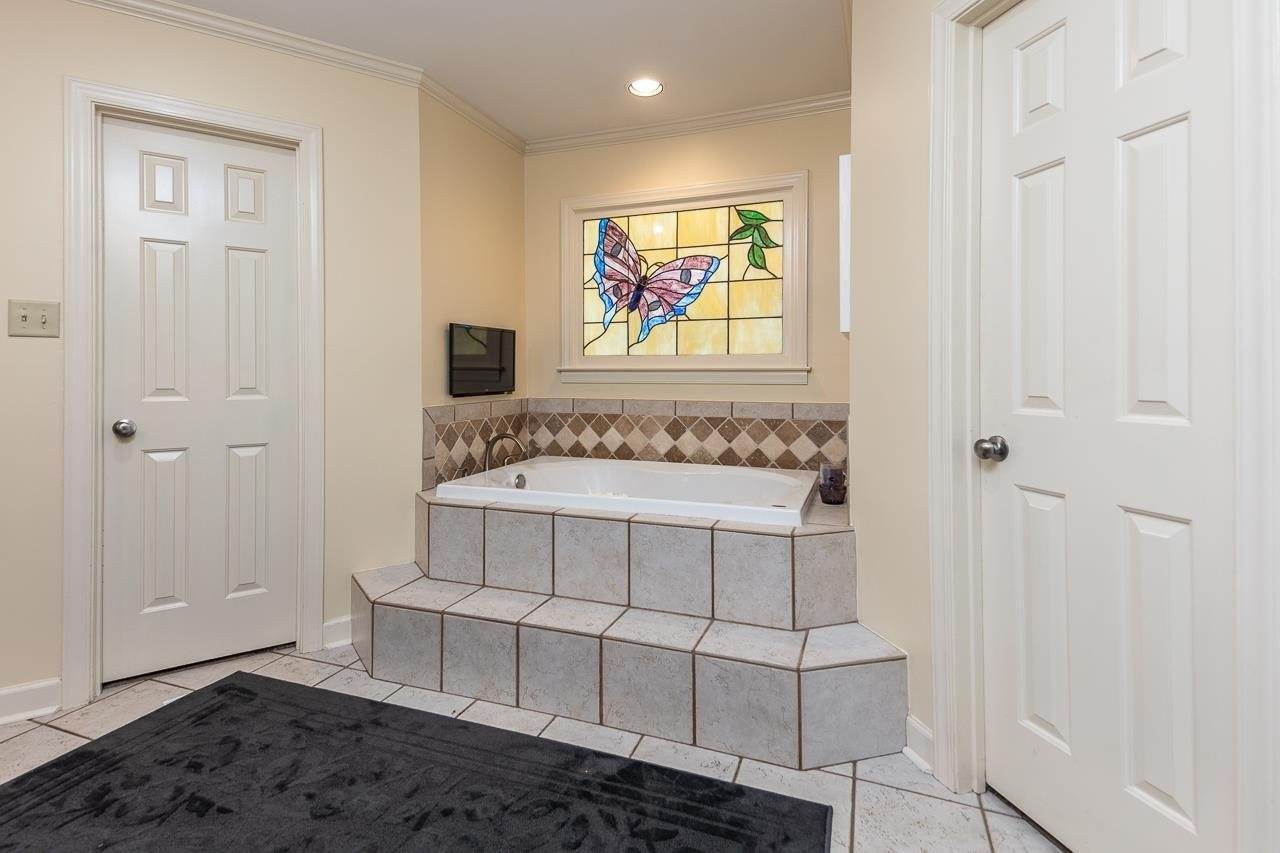 8730 Dogwood Rd, Germantown, TN 38139