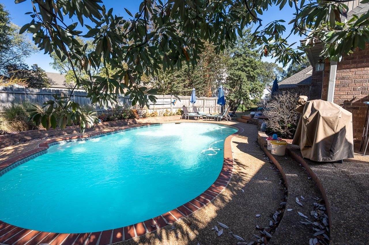 8730 Dogwood Rd, Germantown, TN 38139