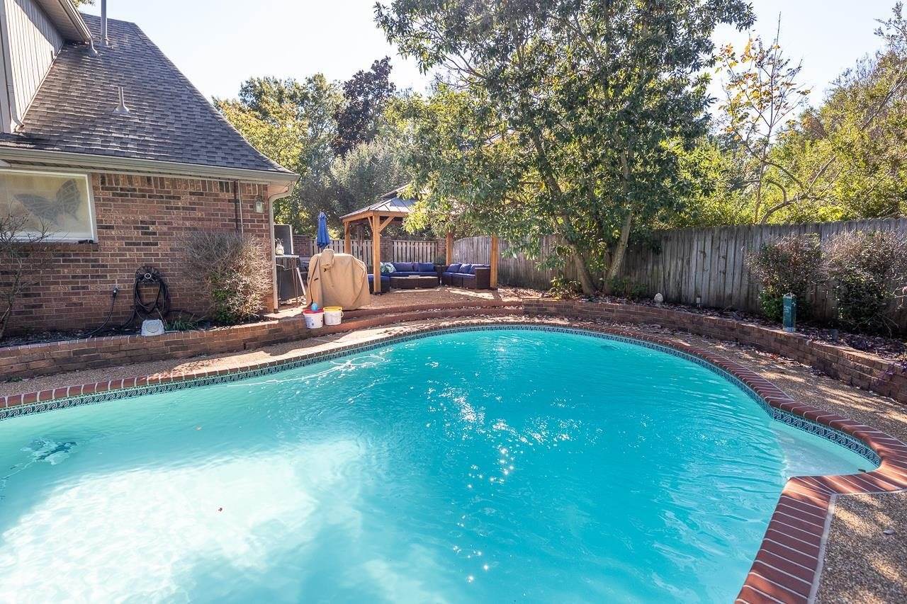 8730 Dogwood Rd, Germantown, TN 38139