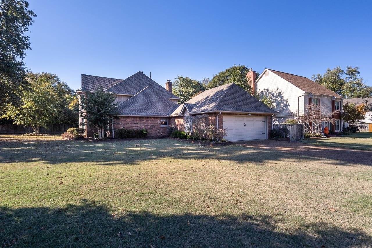 8730 Dogwood Rd, Germantown, TN 38139