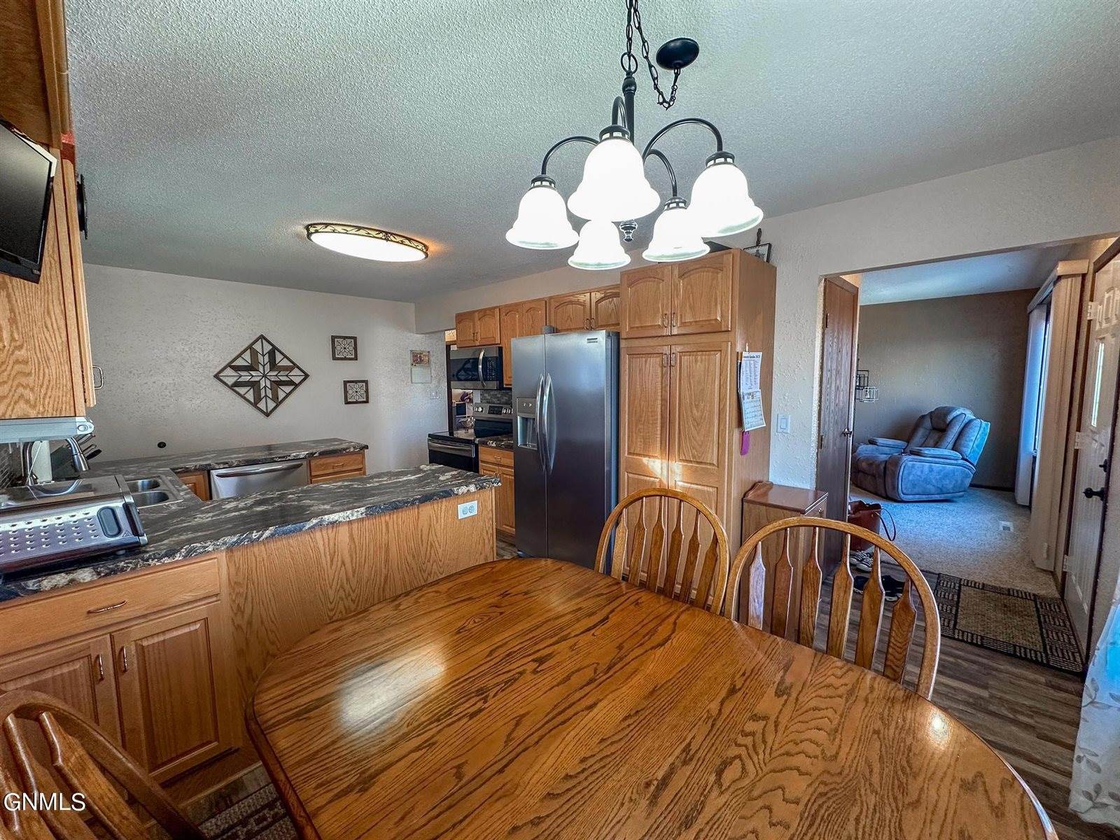 3505 37th Street NW, Mandan, ND 58554