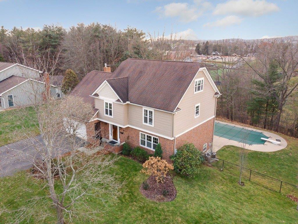 857 Debonair Drive, Endwell, NY 13760