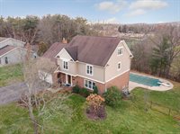 857 Debonair Drive, Endwell, NY 13760