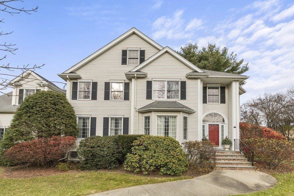 2 Old Farm Rd, Norwood, MA 02062