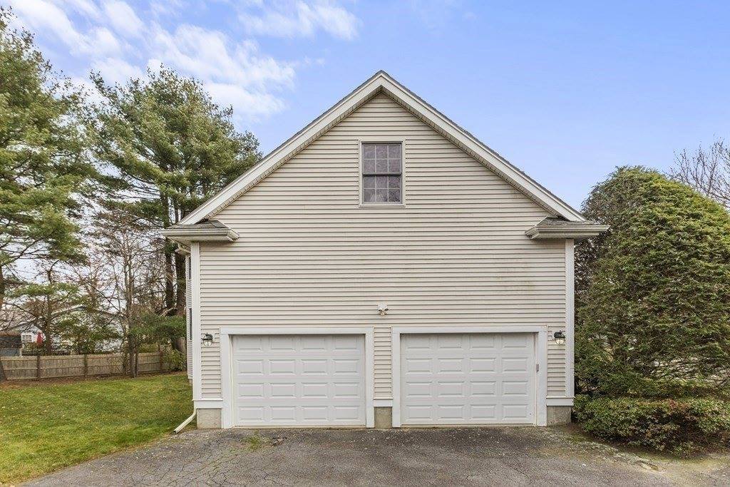 2 Old Farm Rd, Norwood, MA 02062