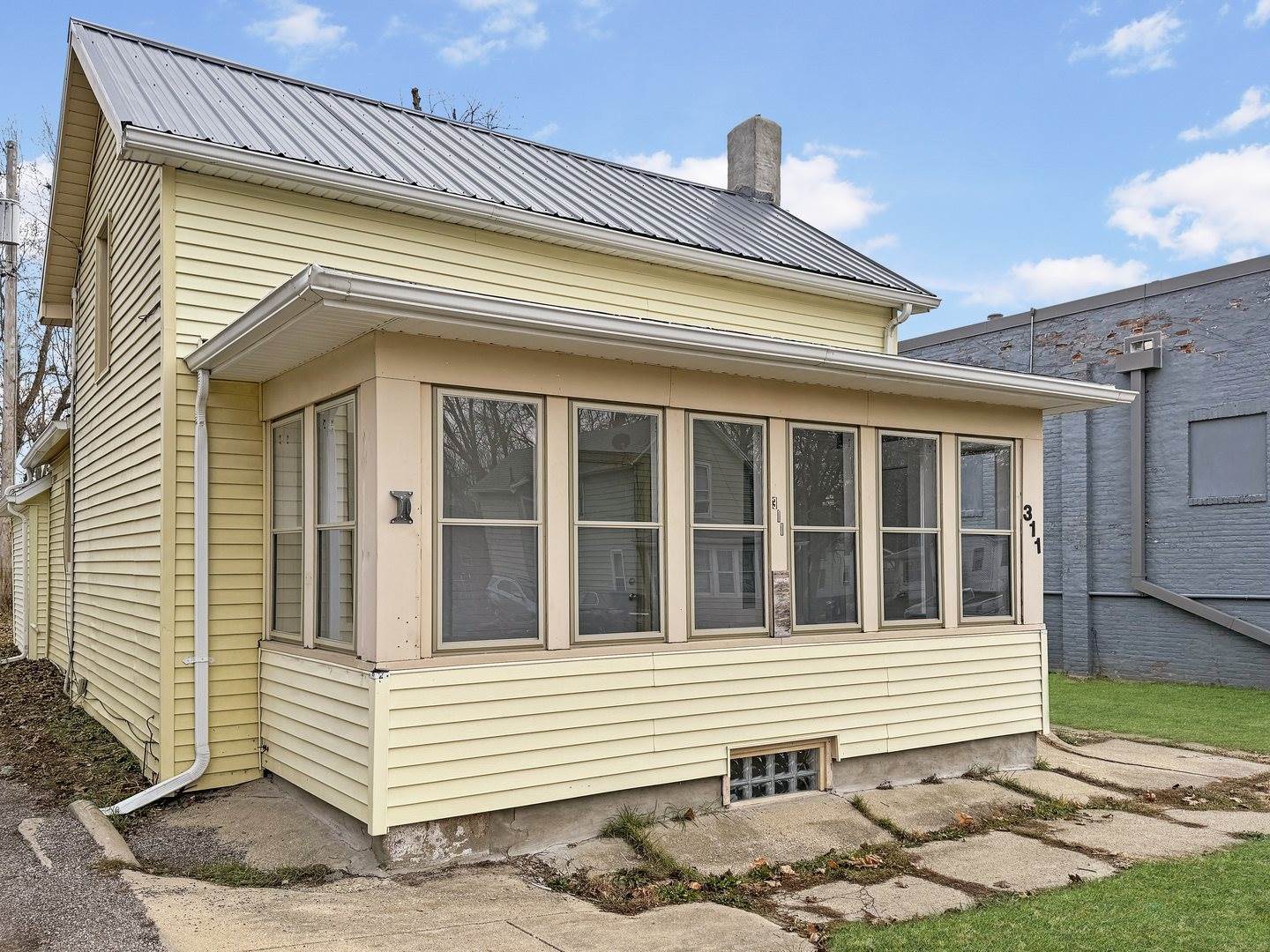 311 North Walnut Avenue, Freeport, IL 61032