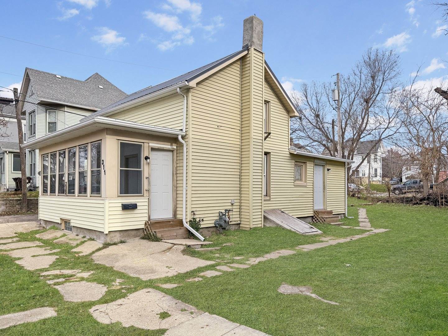 311 North Walnut Avenue, Freeport, IL 61032