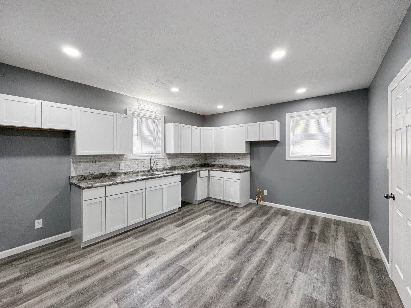 311 North Walnut Avenue, Freeport, IL 61032