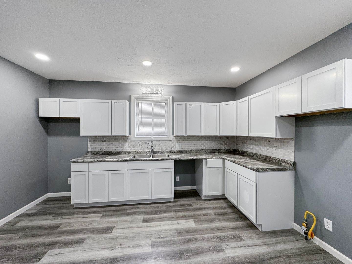 311 North Walnut Avenue, Freeport, IL 61032