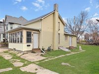 311 North Walnut Avenue, Freeport, IL 61032