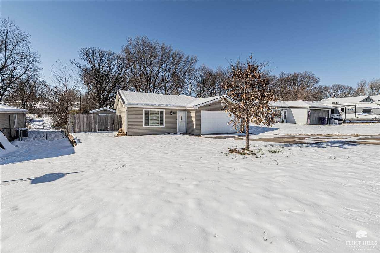 310 Palomino Lane, Ogden, KS 66517