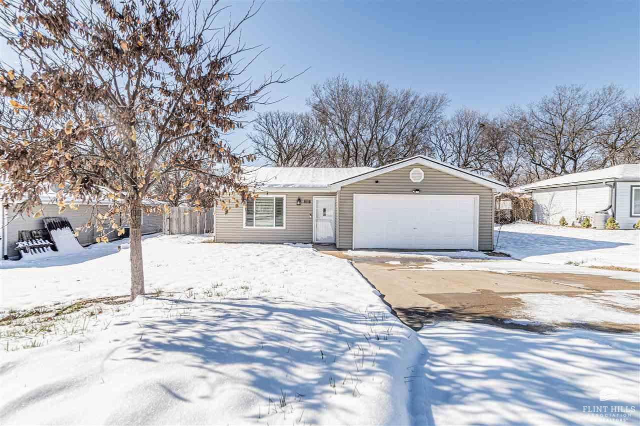 310 Palomino Lane, Ogden, KS 66517