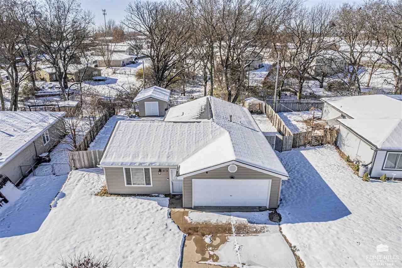 310 Palomino Lane, Ogden, KS 66517