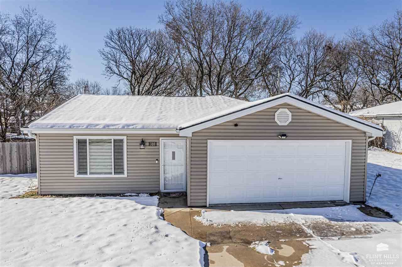 310 Palomino Lane, Ogden, KS 66517