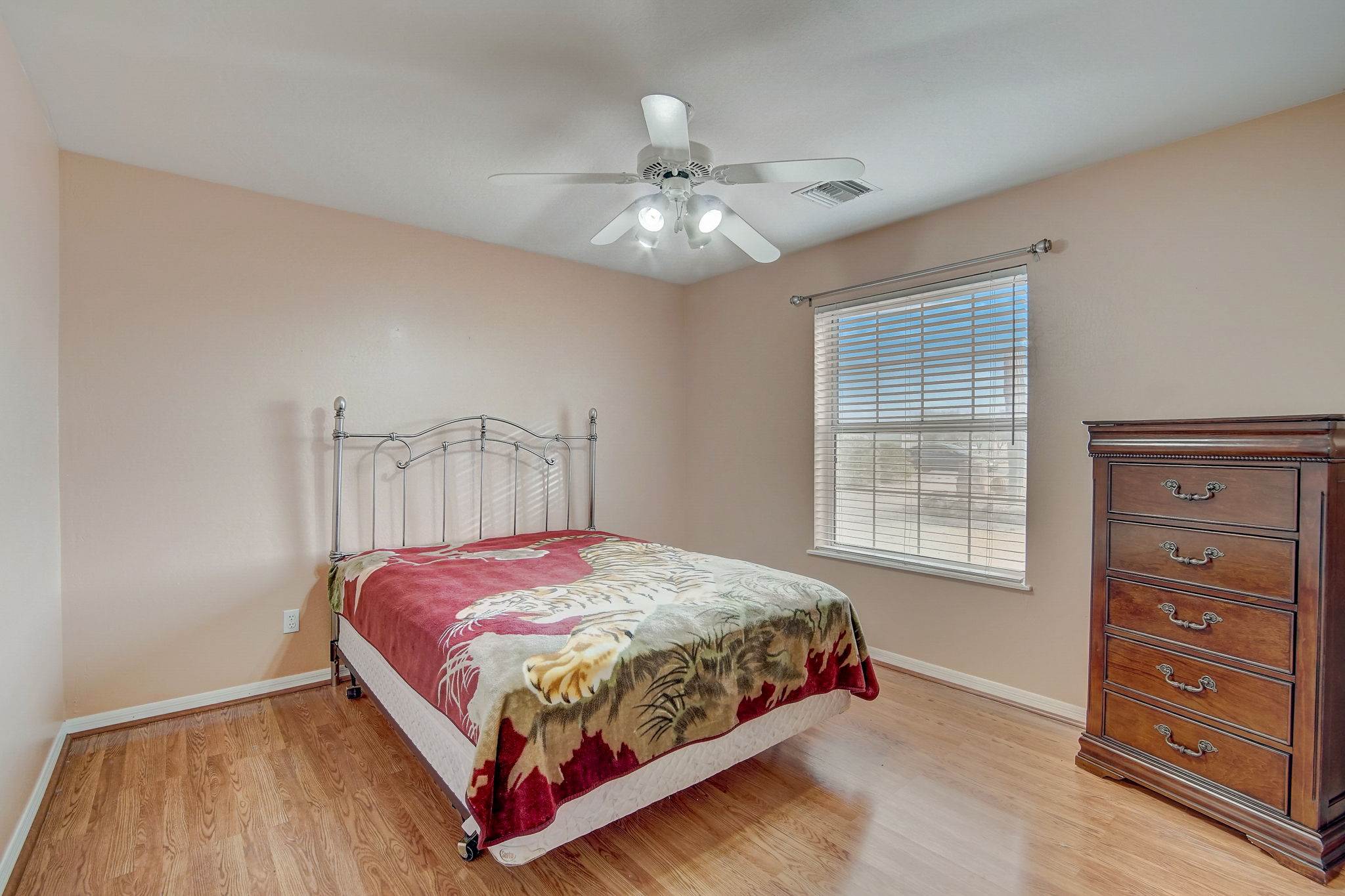 708 East Cloud Road, Phoenix, AZ 85086