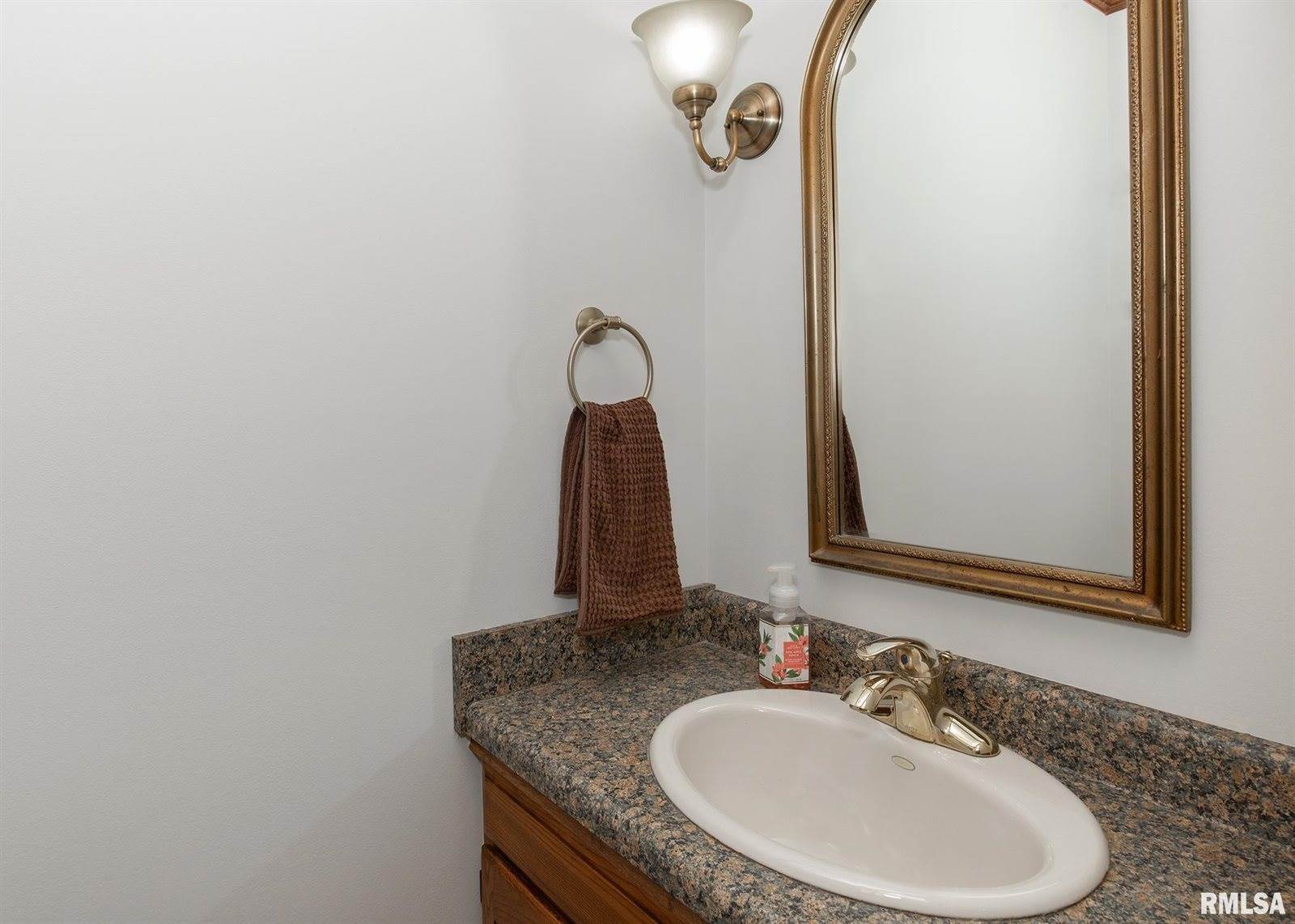 4165 Aspen Hills Drive, Bettendorf, IA 52722