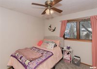 4165 Aspen Hills Drive, Bettendorf, IA 52722