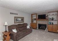 4165 Aspen Hills Drive, Bettendorf, IA 52722