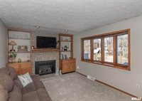 4165 Aspen Hills Drive, Bettendorf, IA 52722