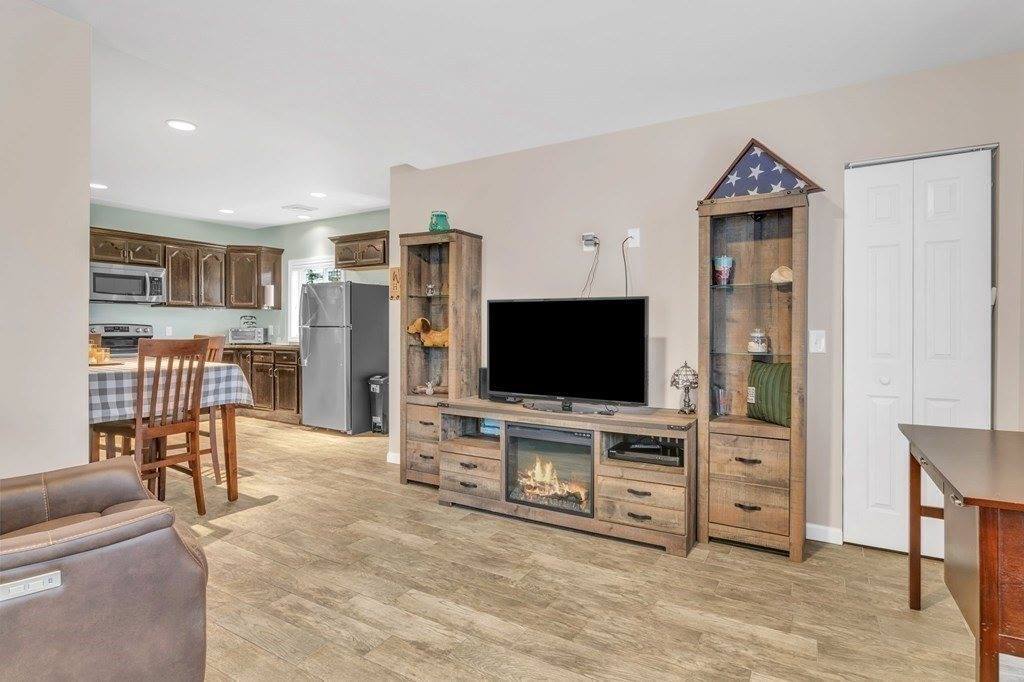 46 Harvard St, Chicopee, MA 01020