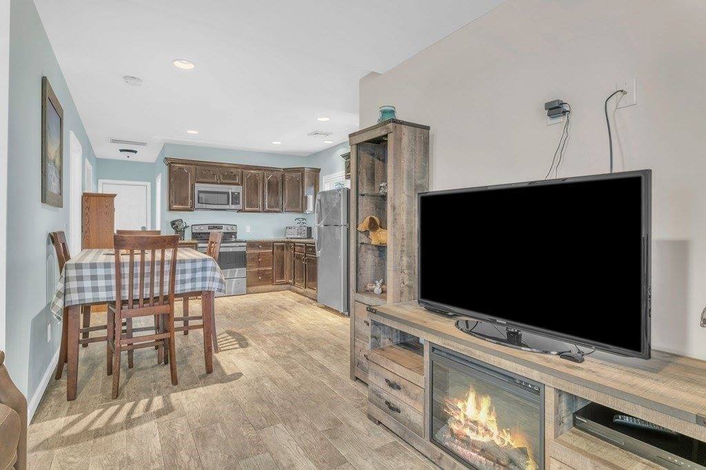 46 Harvard St, Chicopee, MA 01020