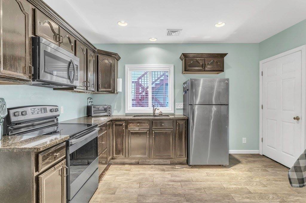 46 Harvard St, Chicopee, MA 01020