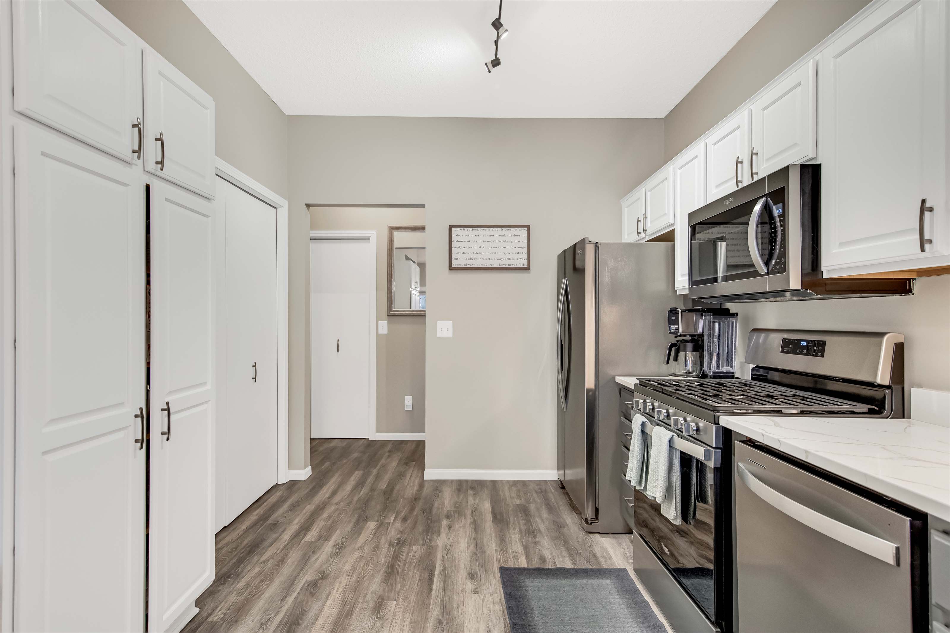 7823 Oak Ct, Lino Lakes, MN 55014