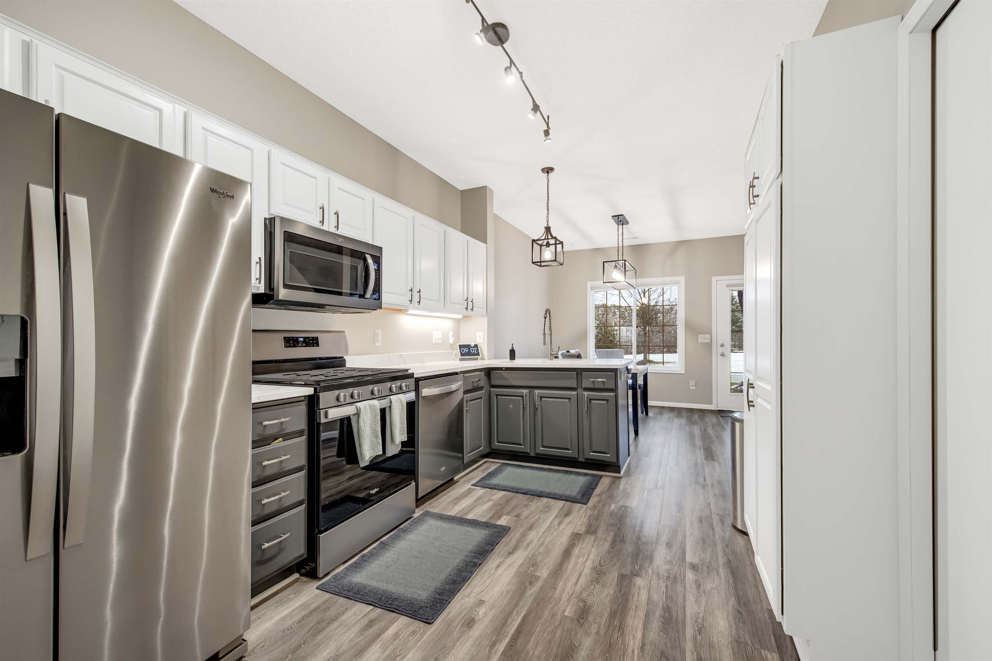 7823 Oak Ct, Lino Lakes, MN 55014