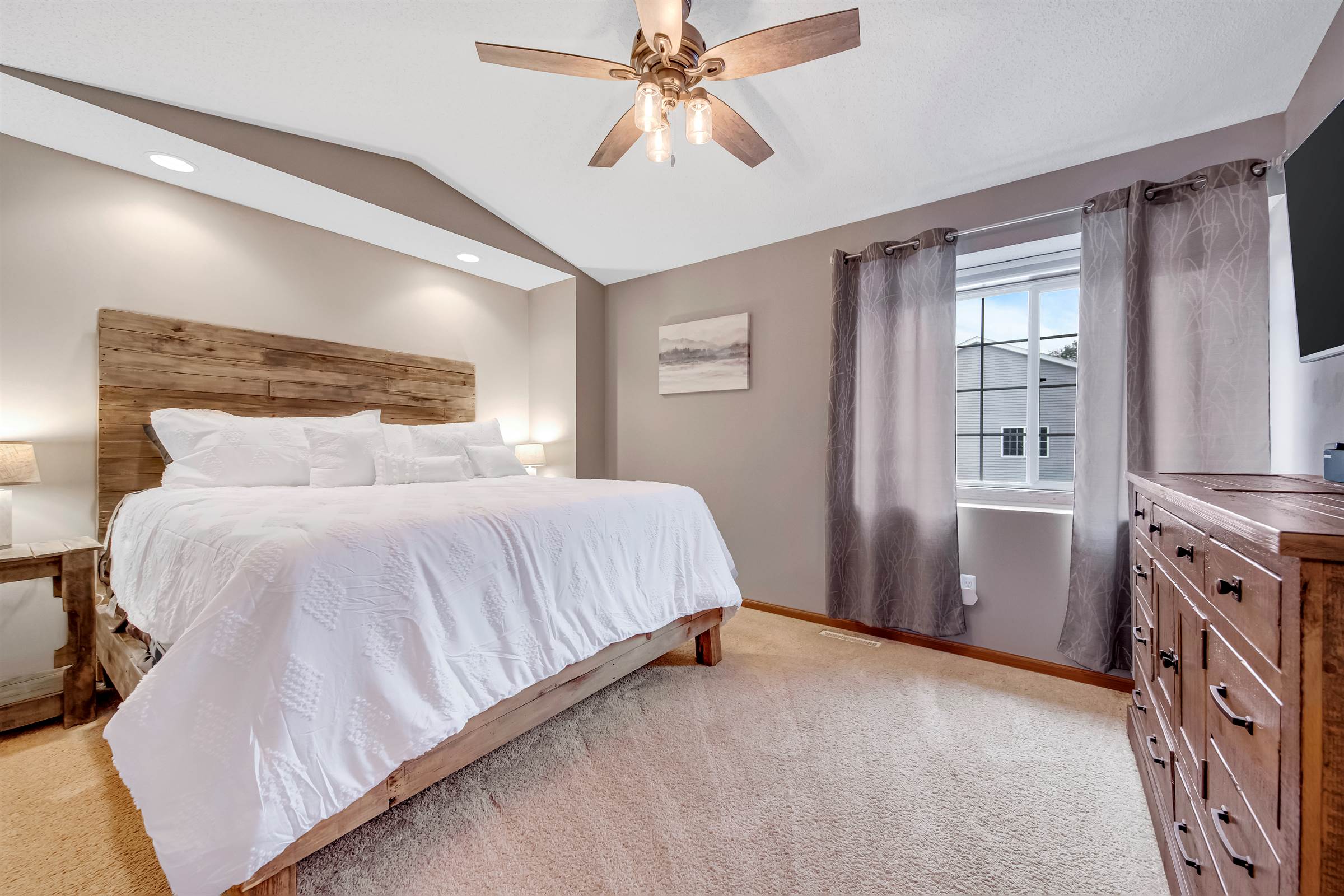 7823 Oak Ct, Lino Lakes, MN 55014