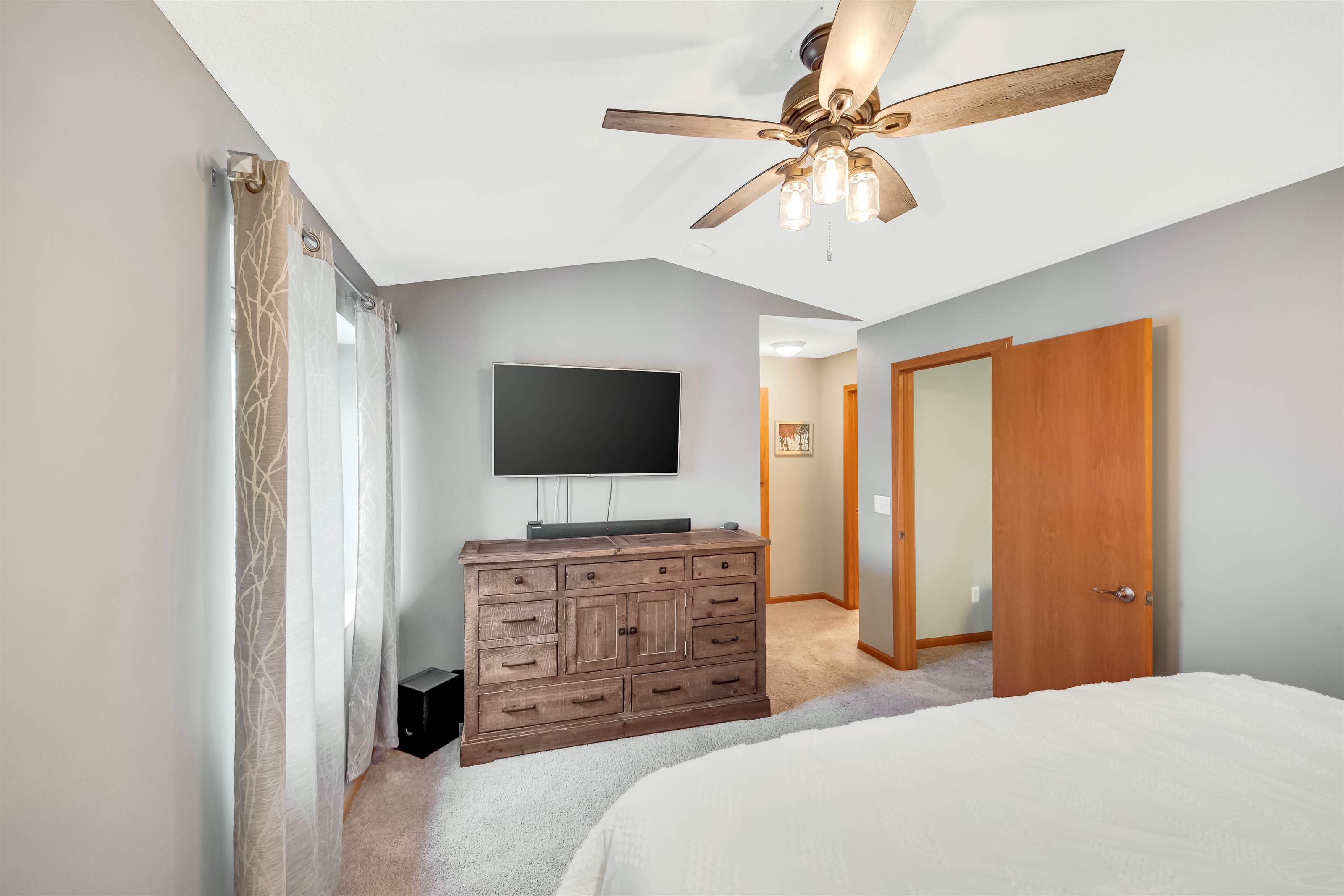 7823 Oak Ct, Lino Lakes, MN 55014