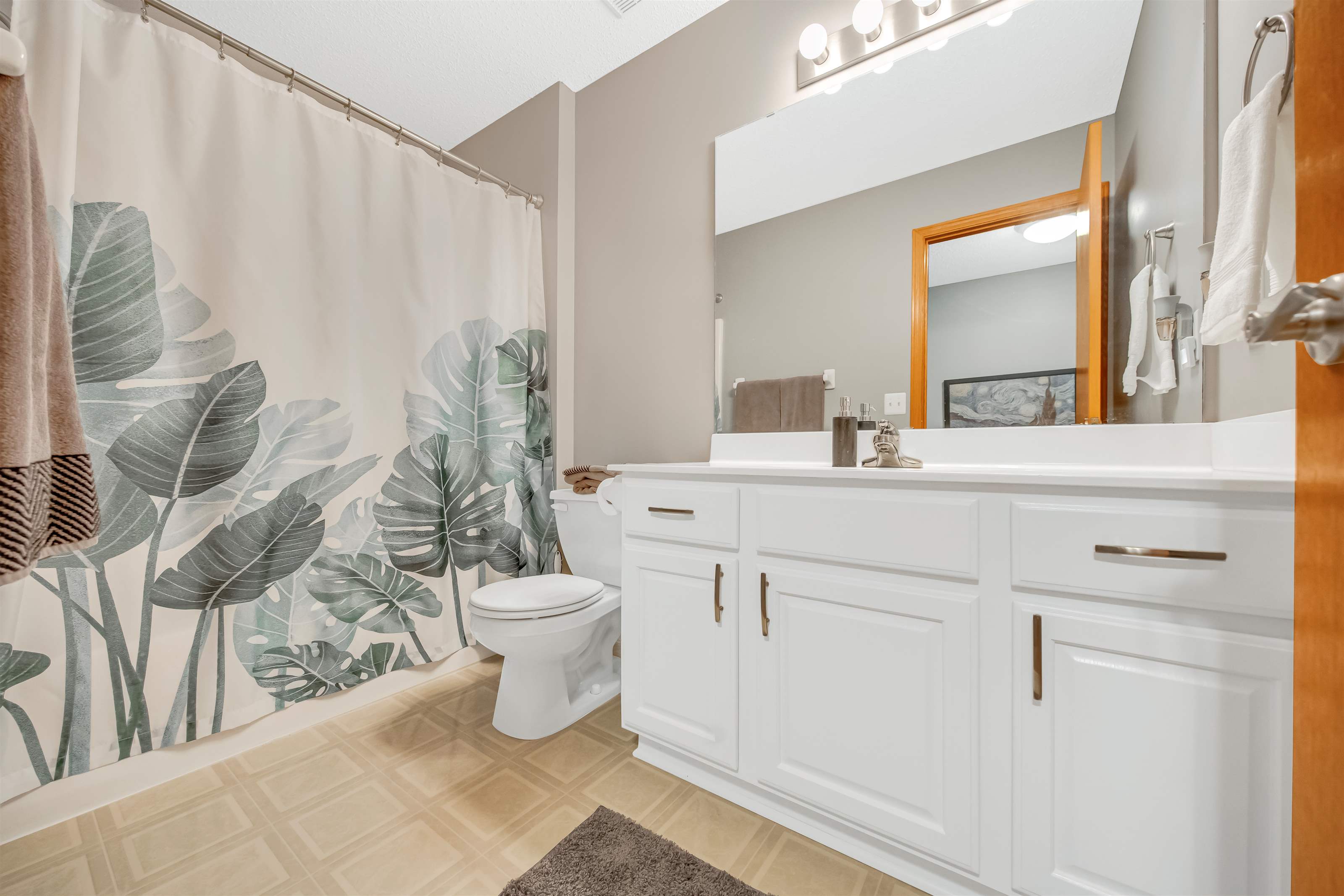 7823 Oak Ct, Lino Lakes, MN 55014