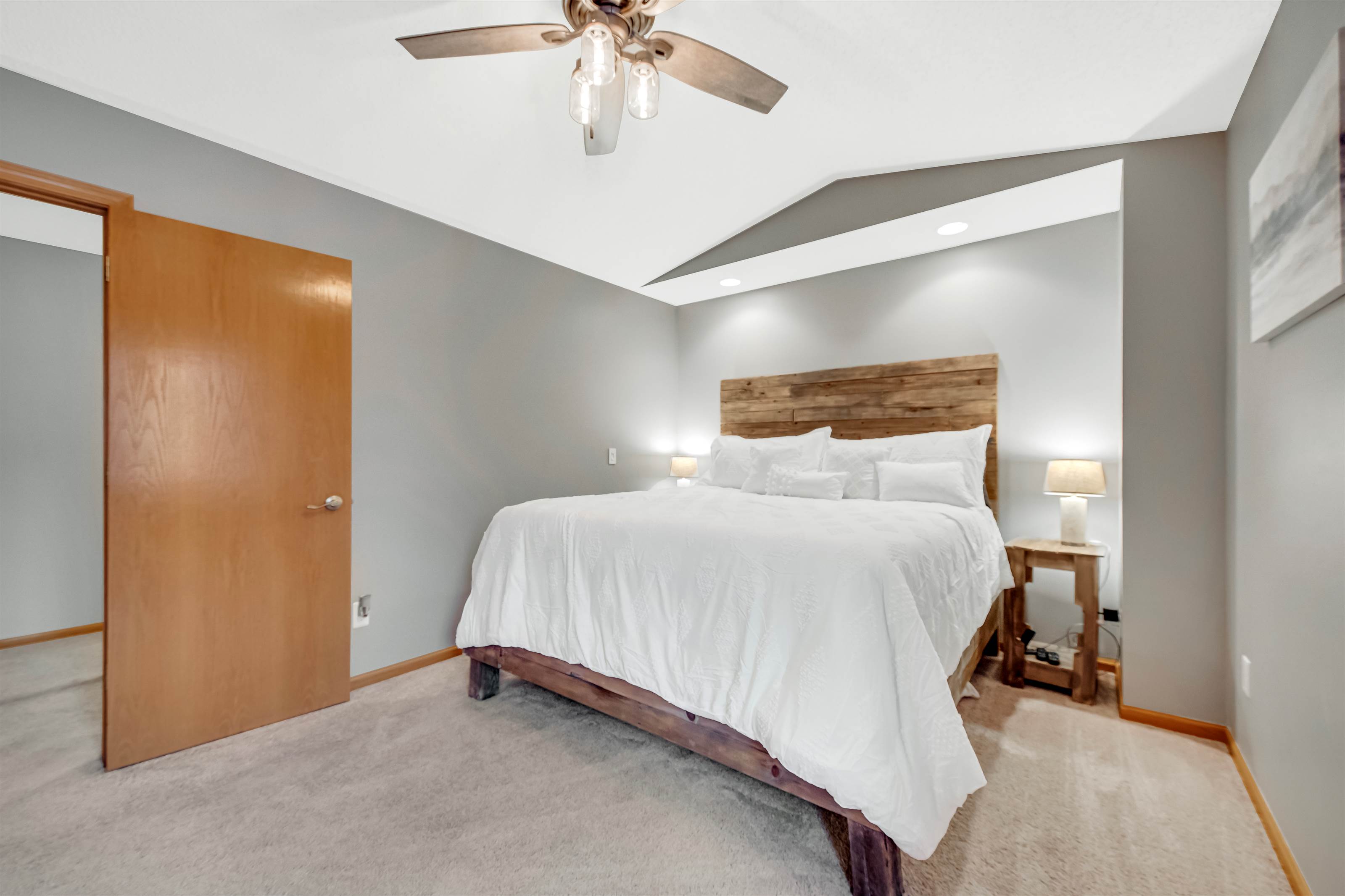 7823 Oak Ct, Lino Lakes, MN 55014