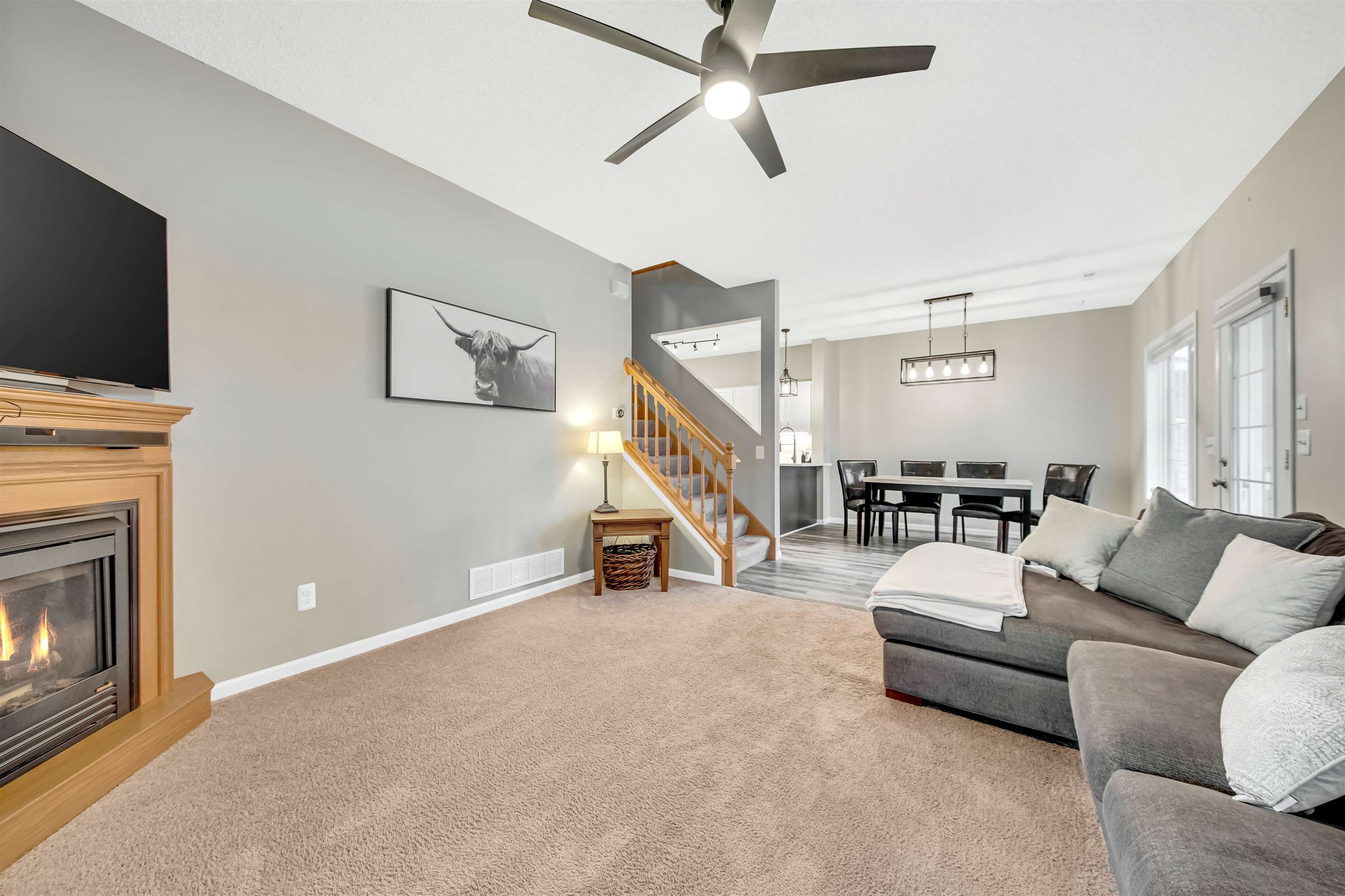 7823 Oak Ct, Lino Lakes, MN 55014