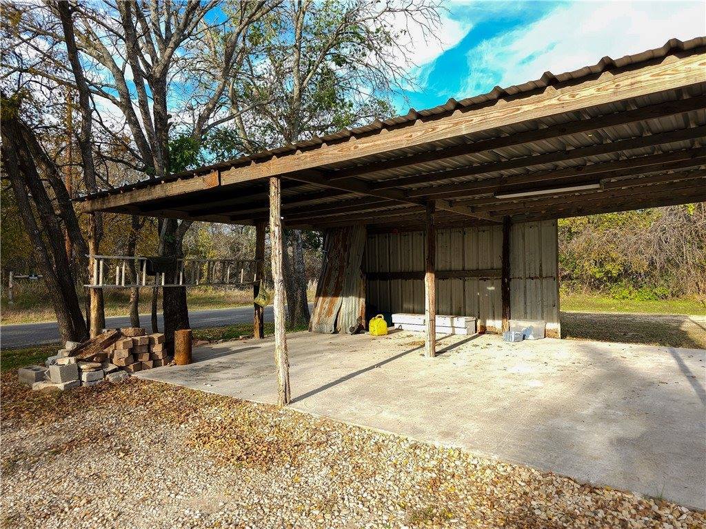1172 Lincoln City Road, Elm Mott, TX 76640