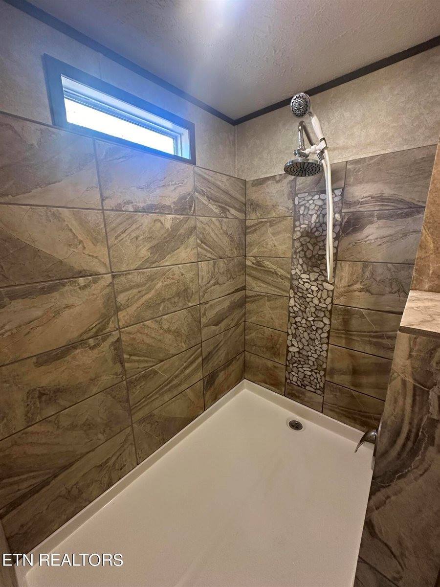 3201 Oswego Rd, Crossville, TN 38572