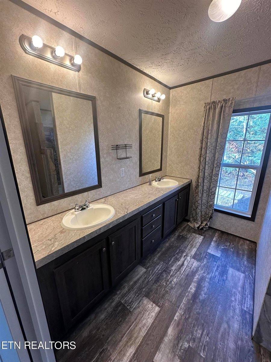 3201 Oswego Rd, Crossville, TN 38572