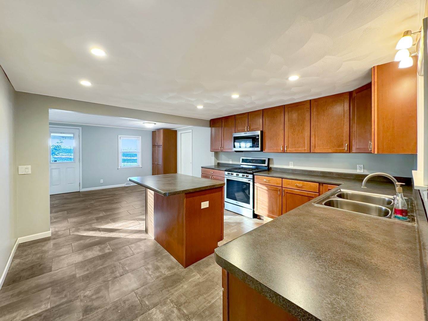 3157 South Baileyville Road, Freeport, IL 61032