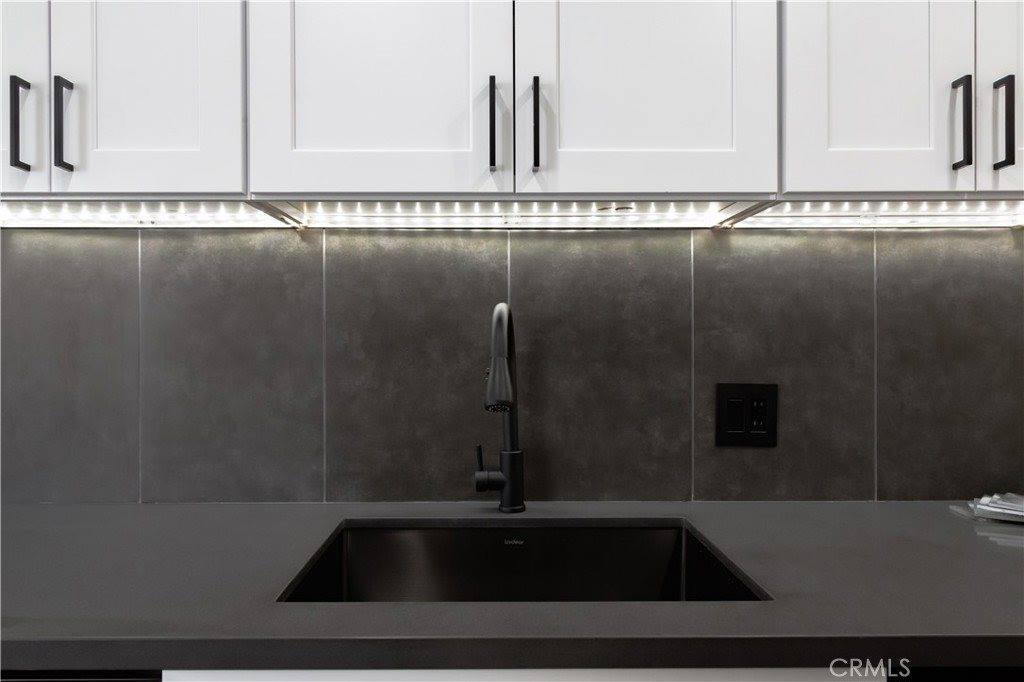 525 South Ardmore Avenue, Los Angeles, CA 90020