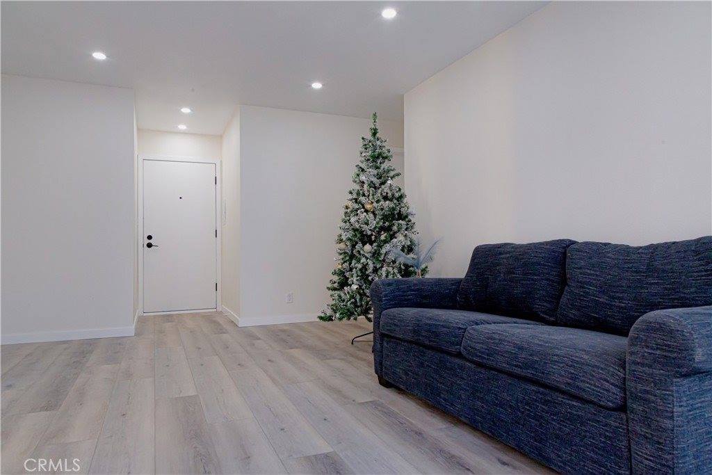 525 South Ardmore Avenue, Los Angeles, CA 90020