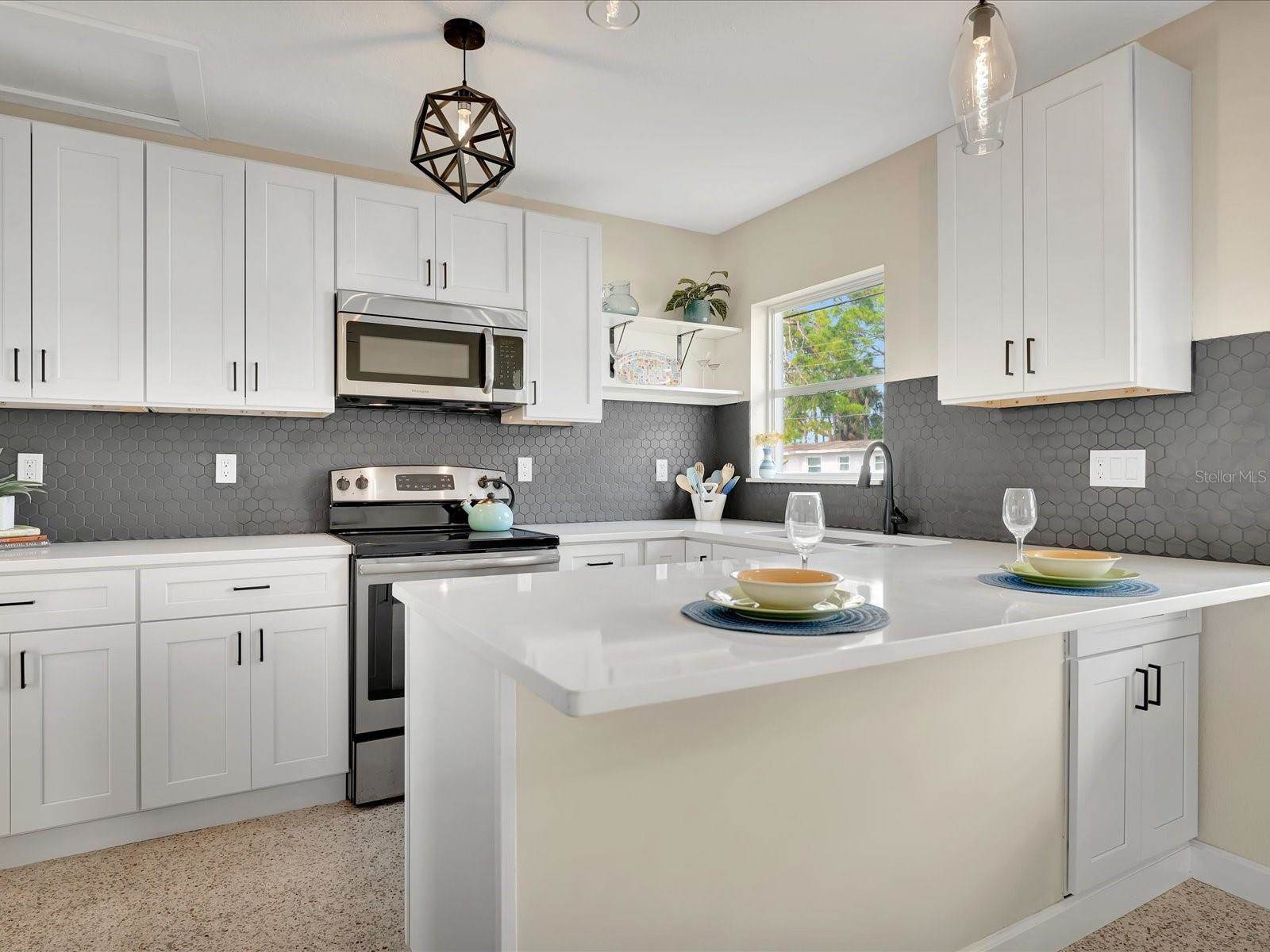 2030 Cass Street, Sarasota, FL 34231