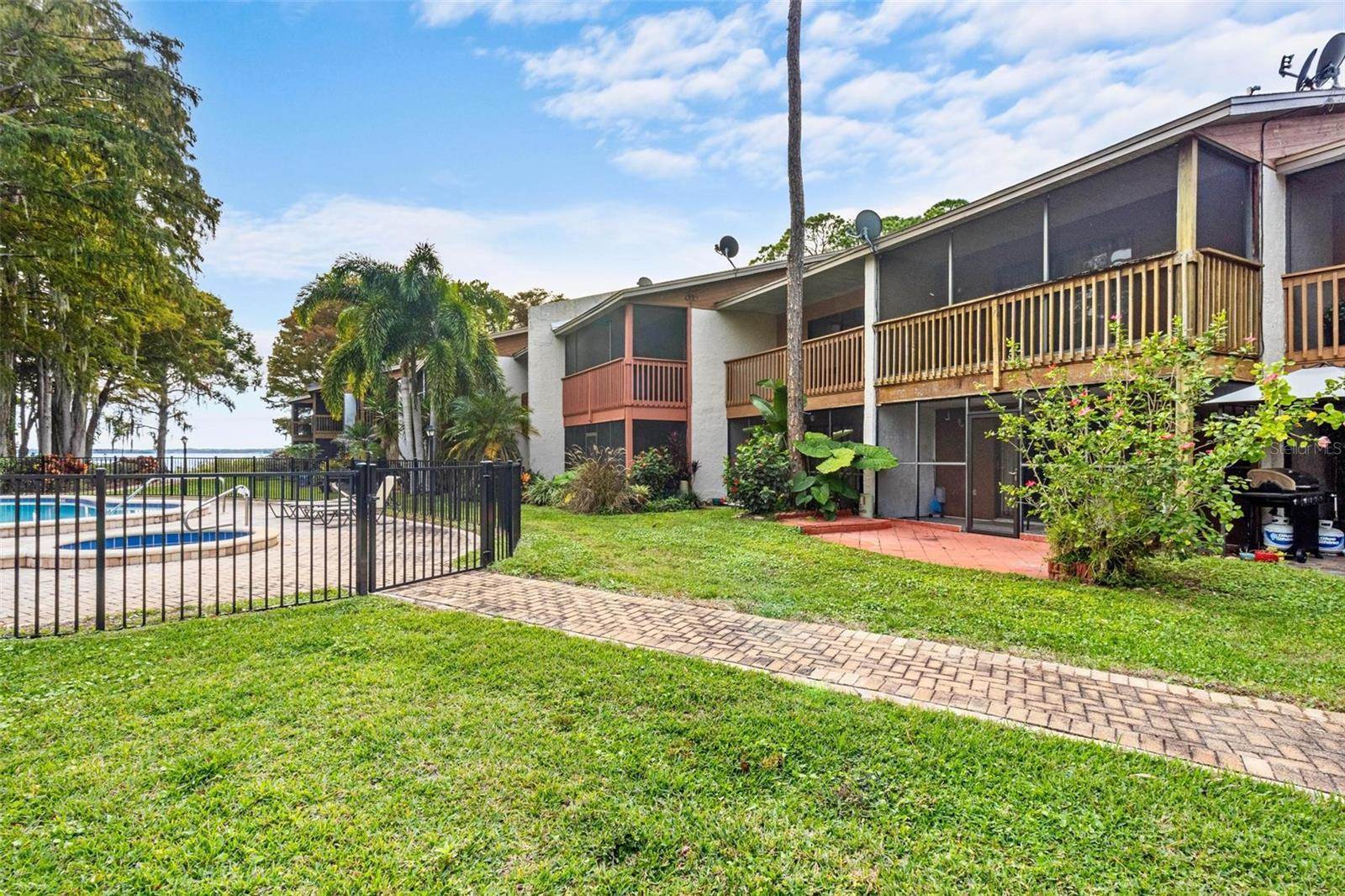 2122 Tarpon Landings Drive, Tarpon Springs, FL 34688