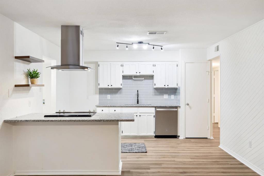 237 Volunteer Drive, Arlington, TX 76014