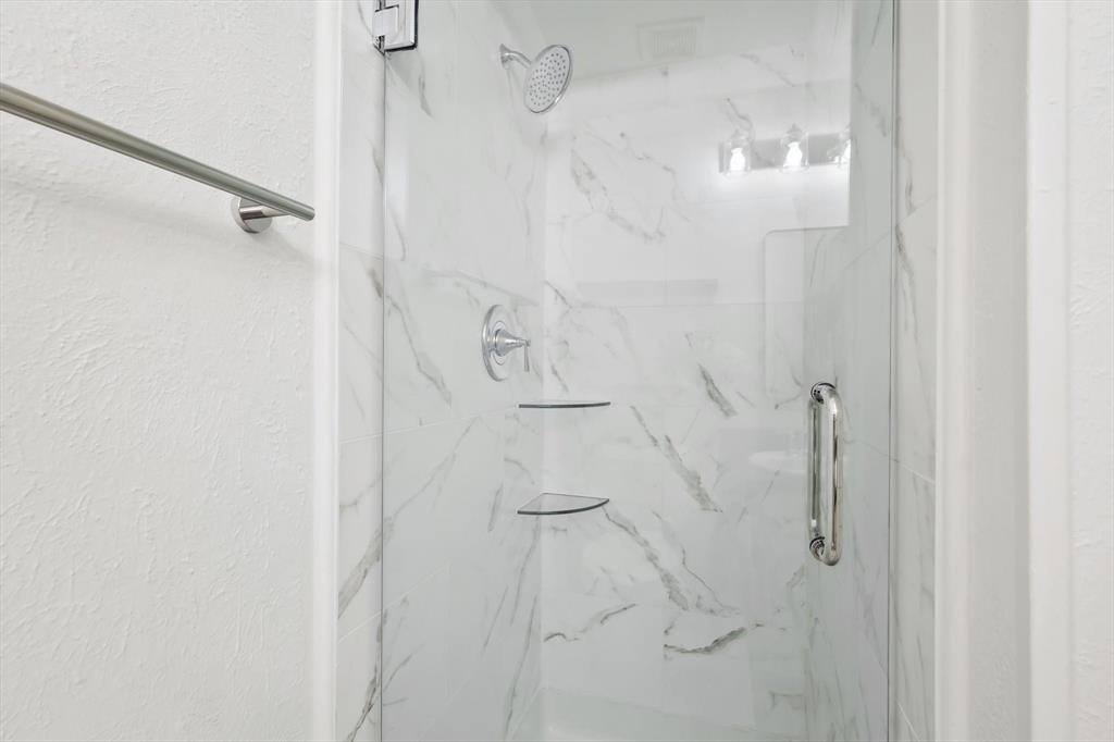 237 Volunteer Drive, Arlington, TX 76014