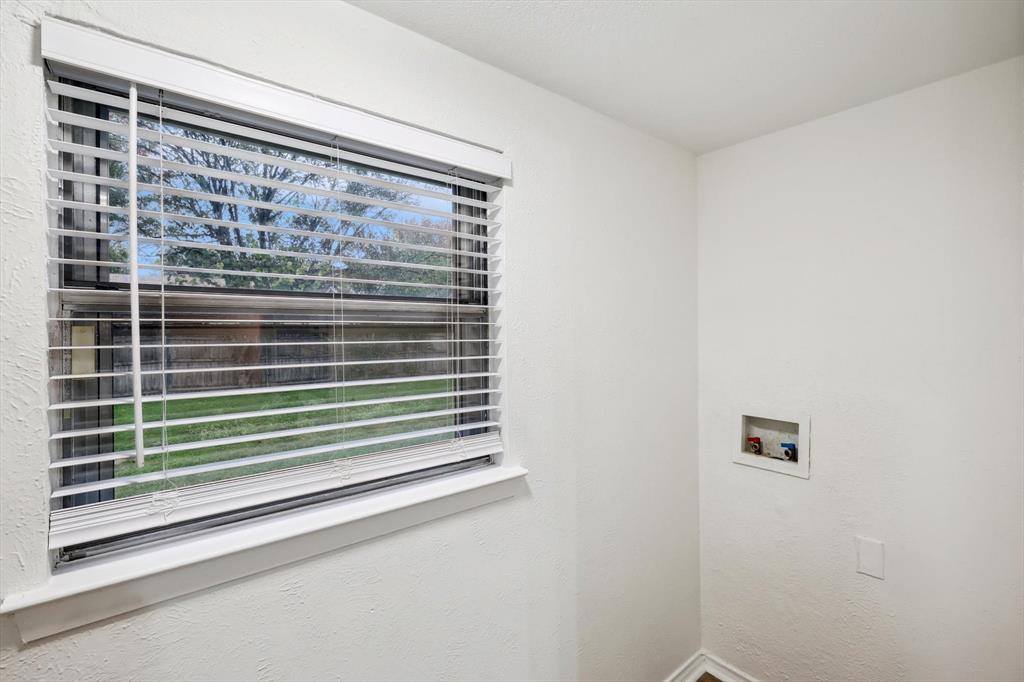 237 Volunteer Drive, Arlington, TX 76014