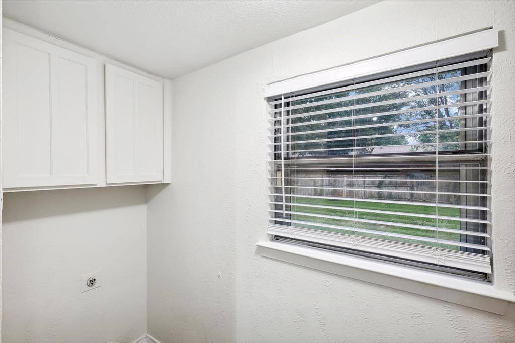 237 Volunteer Drive, Arlington, TX 76014