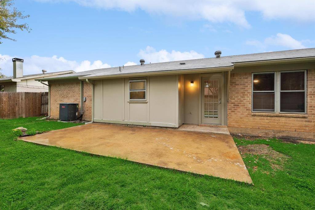 237 Volunteer Drive, Arlington, TX 76014